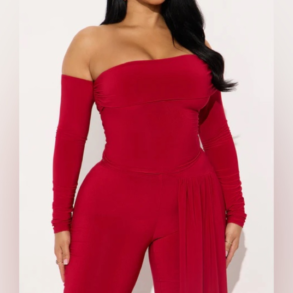 Red Off-Shoulder Two Piece Set - Picture 2 of 3